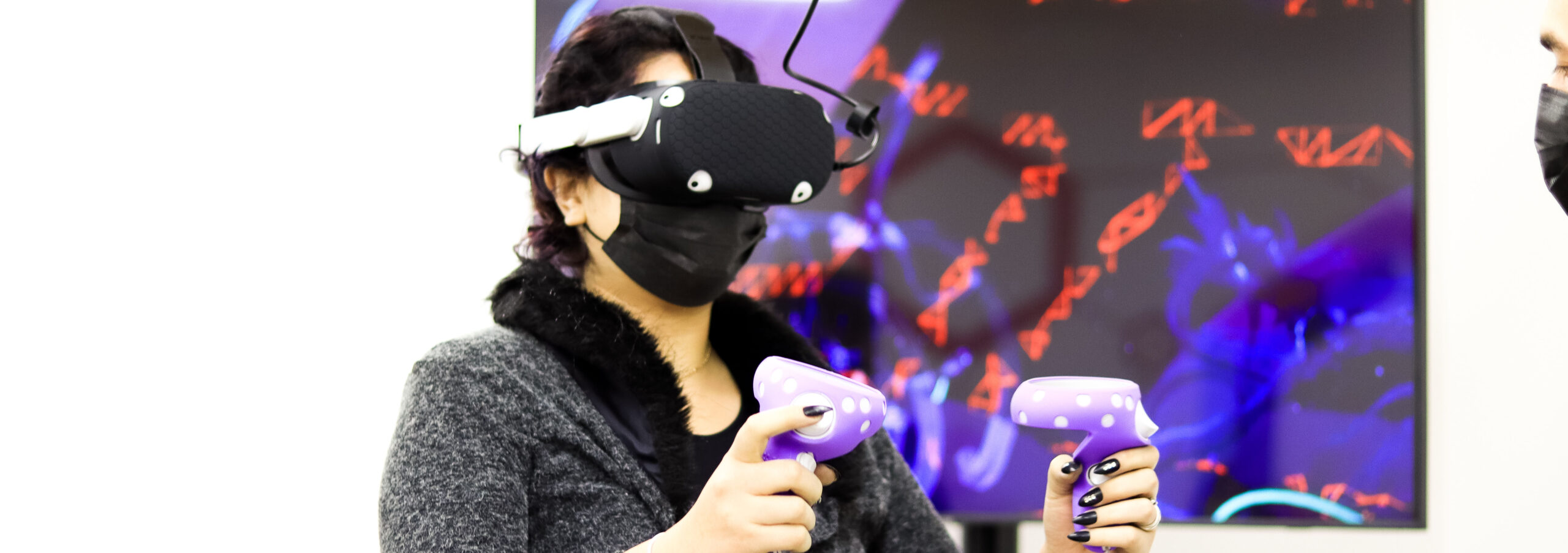 Persona utilizando Oculus en VirtuaLab