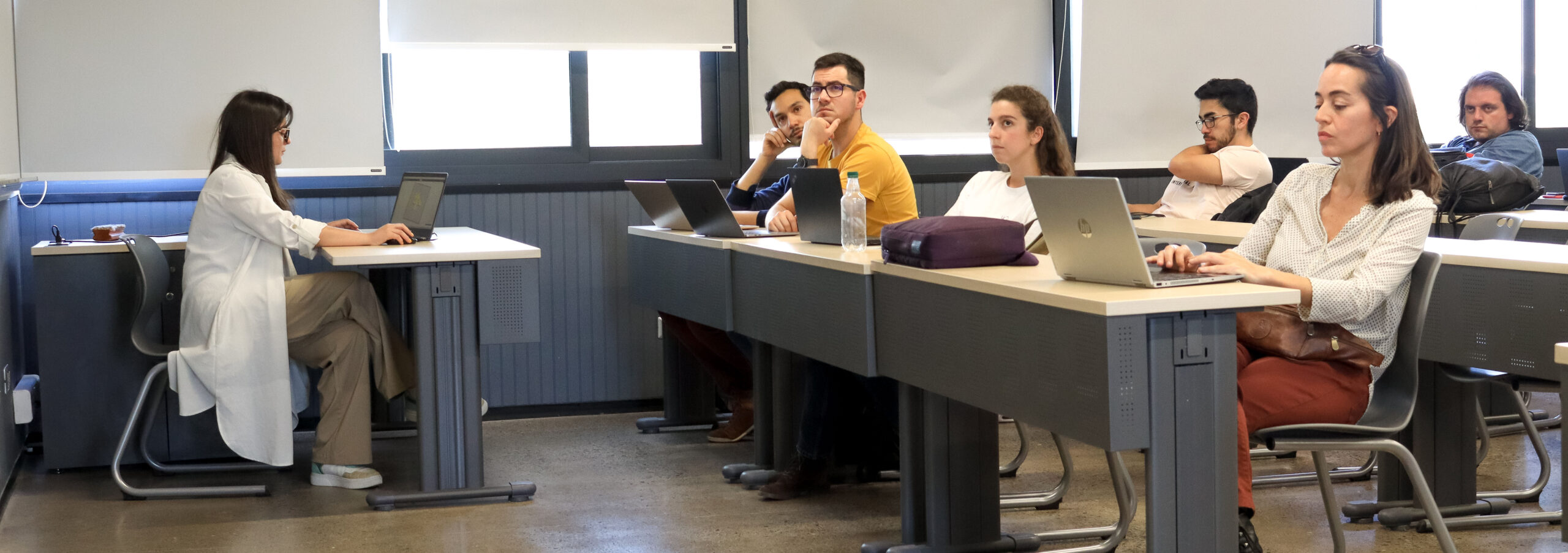 Estudiantes en sala de clase