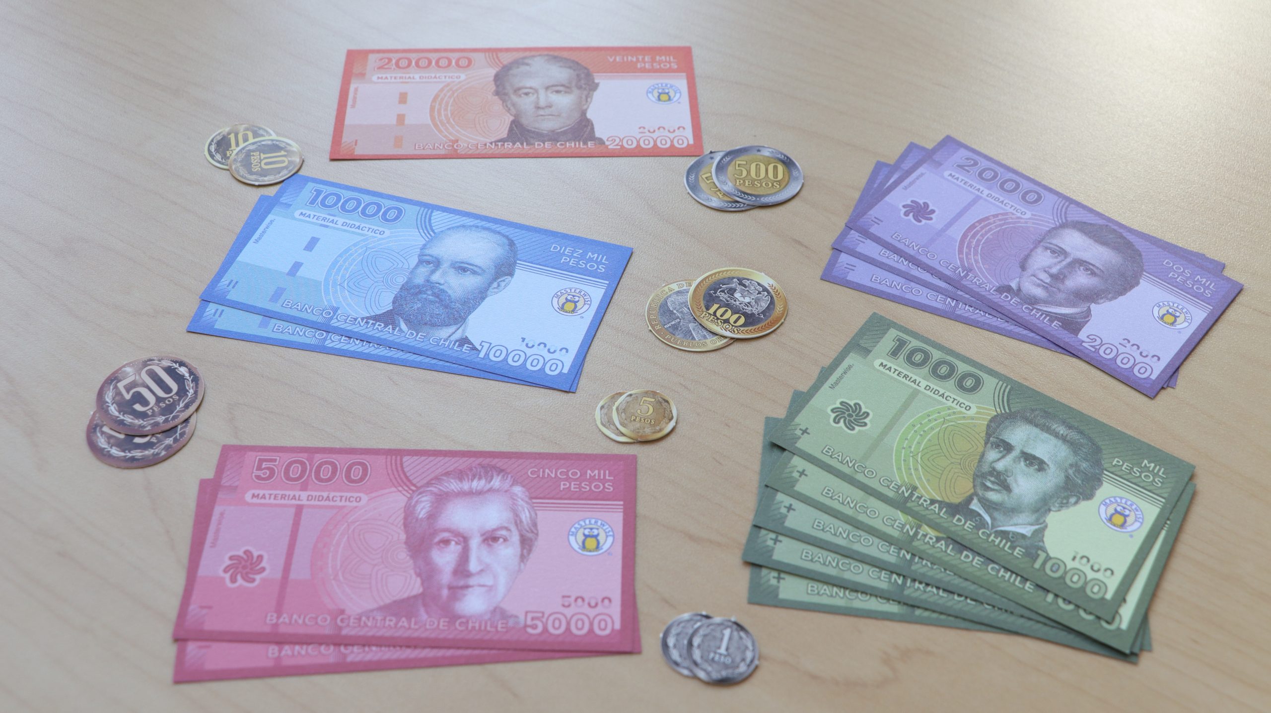 Set de billetes y monedas nacionales